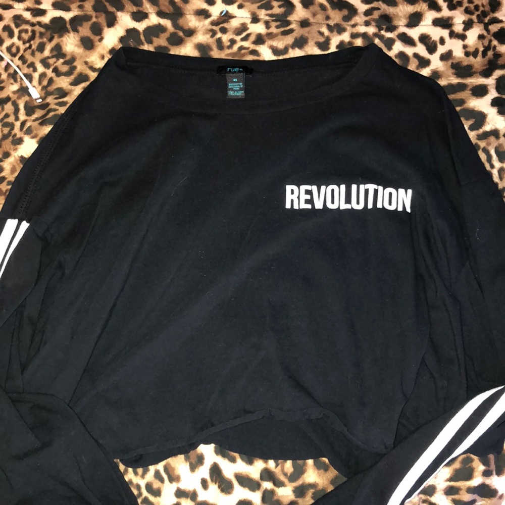 Long sleeve black crop top